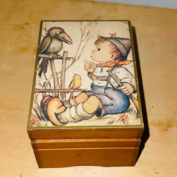❤️VINTAGE• HUMMEL Hand made MUSICAL Jewelry Box